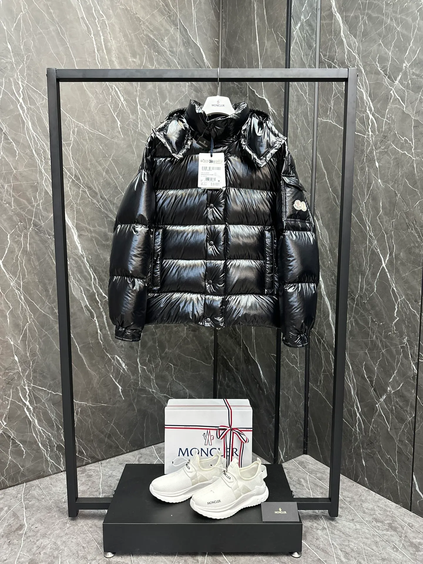⬆️Moncler Maya 70 . . Moncler 70 ， 。 ， ， Moncler Maya 70 。 ， 。 Antoni Tudisco 。 Moncler Maya 70 Moncler 70 ， ， 。 Classic ， 、 。 Classic 70 。 • • • • • ， • • • •Moncler Maya 70 Size: 1-5 . Cream White Pink Blue Gray Black D 9890065750